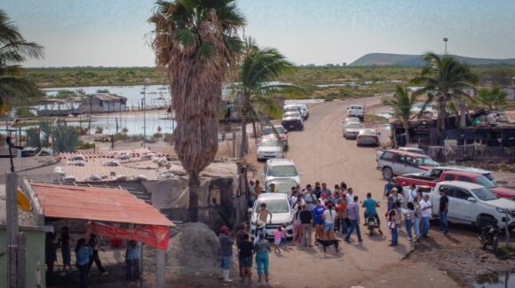 Campos pesqueros afectados por mar de fondo en Ahome, Sinaloa, reciben más apoyos alimenticios y dinero