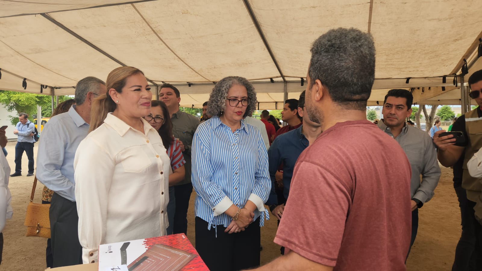Equipa Sinaloa 2026 otorga 275 apoyos a 86 beneficiarios de Juan José Ríos