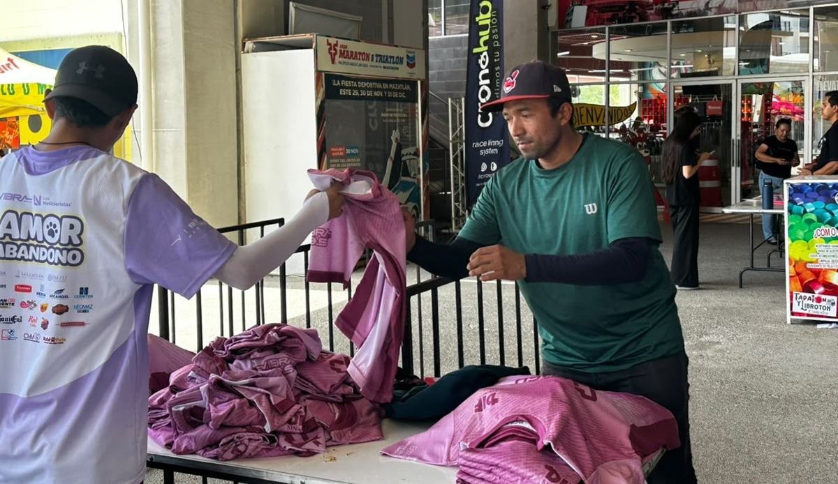 Entregan kits a participantes de la Carrera Rosa en Mazatlán
