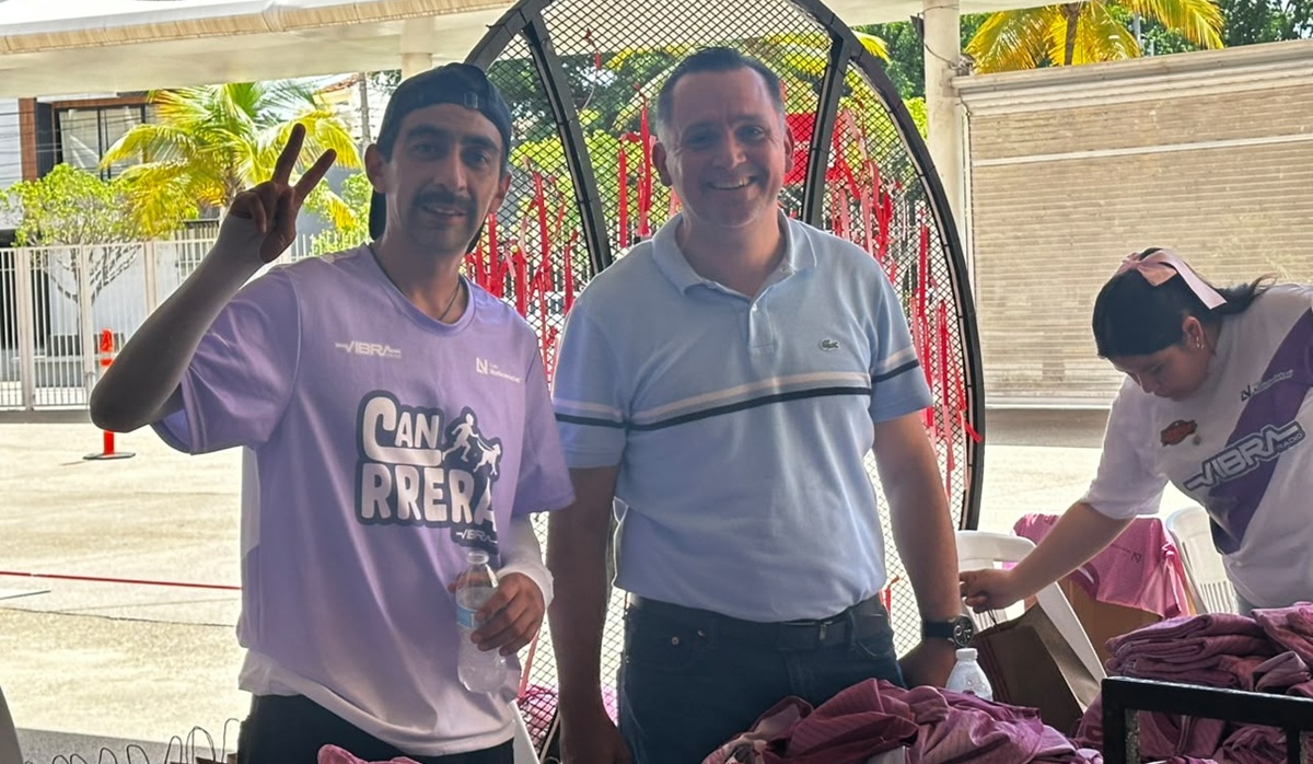 Entregan kits a participantes de la Carrera Rosa en Mazatlán