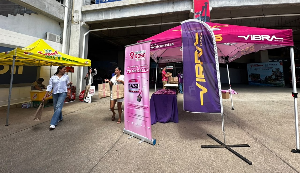 Entregan kits a participantes de la Carrera Rosa en Mazatlán