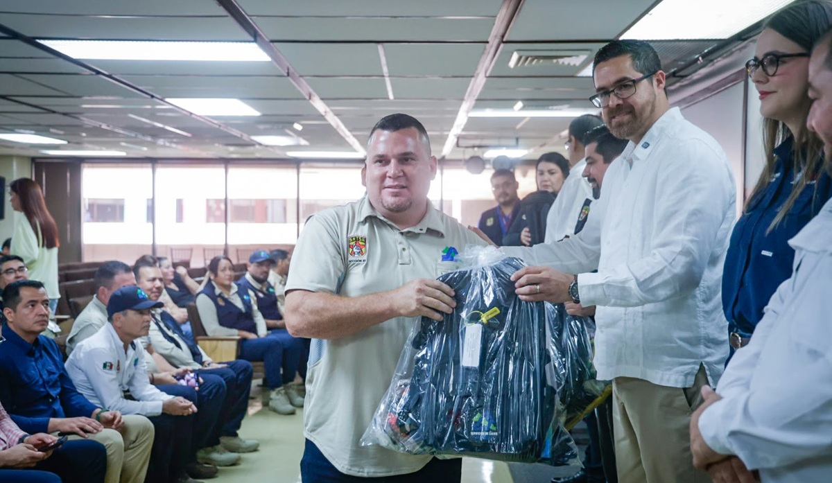 Entregan kits a personal de Vectores en Sinaloa