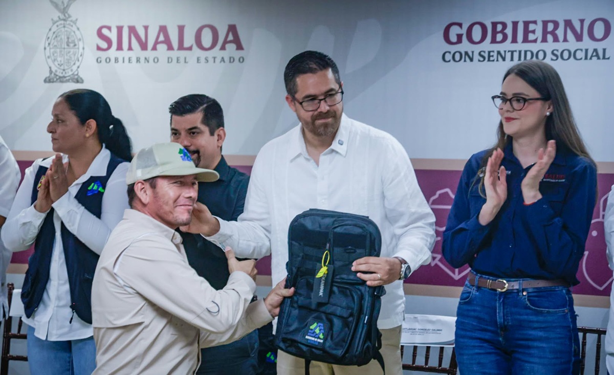 Entregan kits a personal de Vectores en Sinaloa