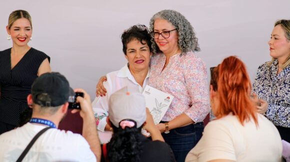 Entrega Graciela Domínguez 60 lotes para vivienda en el fraccionamiento Cvive en Mazatlán, Sinaloa