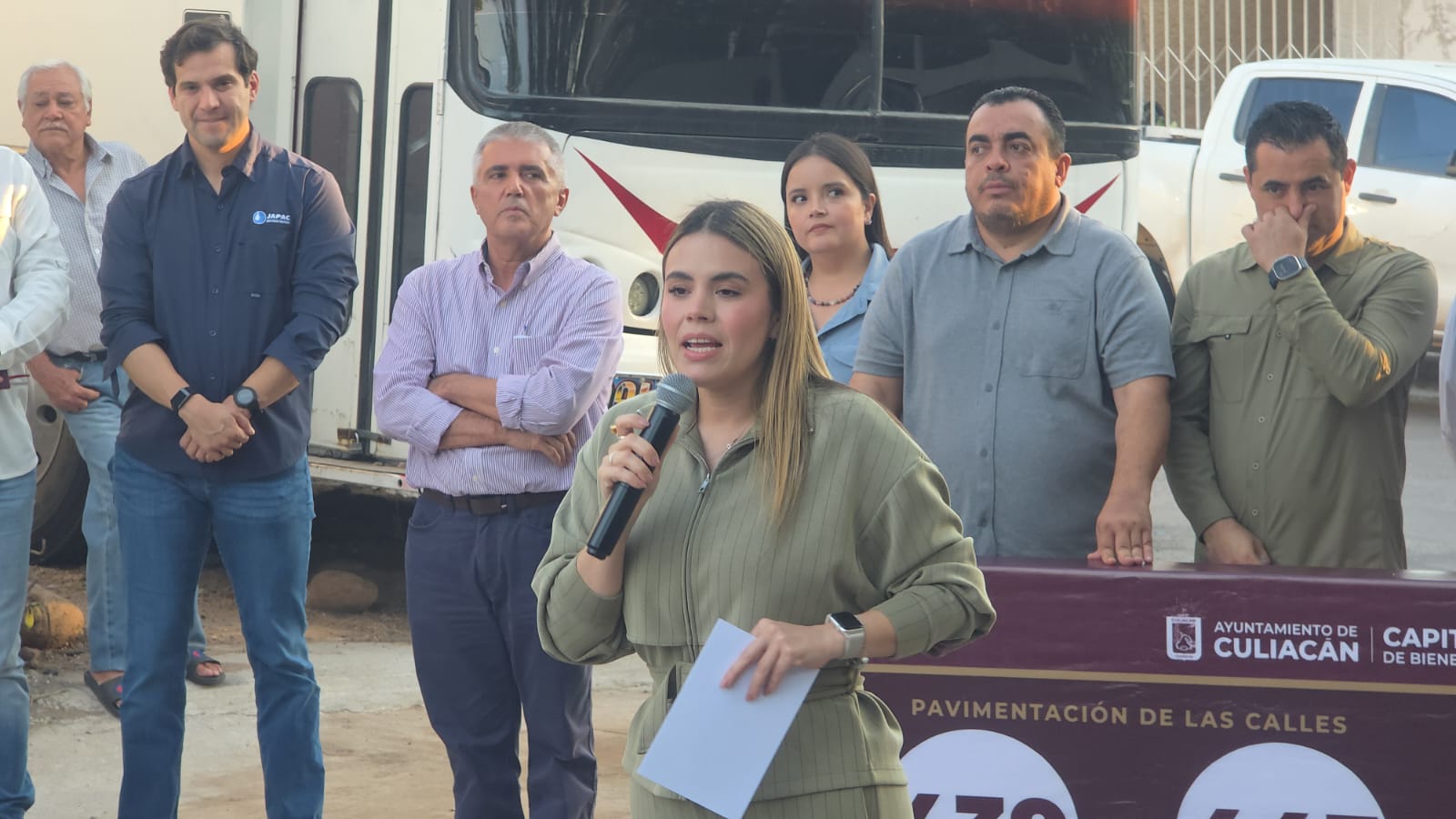 Entregan pavimentaciones en la Co. Independencia, Culiacán