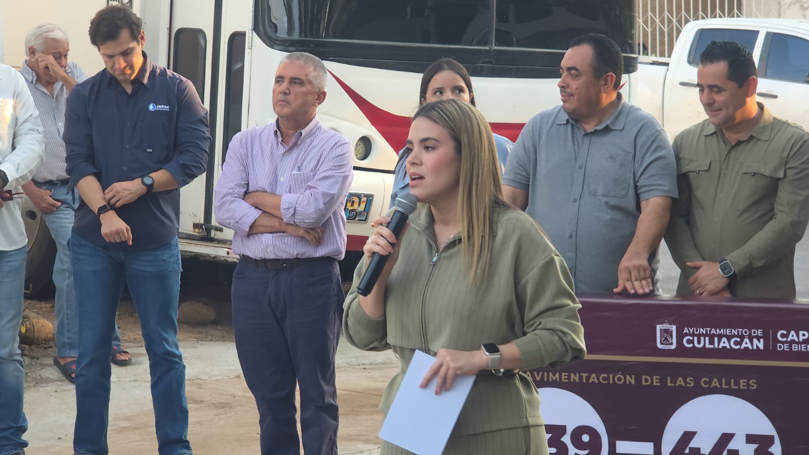 Entregan pavimentaciones en la Co. Independencia, Culiacán
