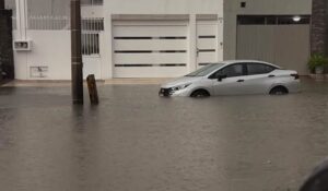 ‘Marea baja nos dio tregua’: Protección Civil en Mazatlán, Sinaloa, activa protocolos ante estragos de lluvias de este jueves