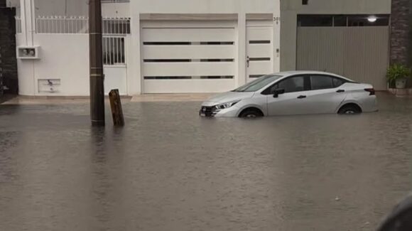 ‘Marea baja nos dio tregua’: Protección Civil en Mazatlán, Sinaloa, activa protocolos ante estragos de lluvias de este jueves