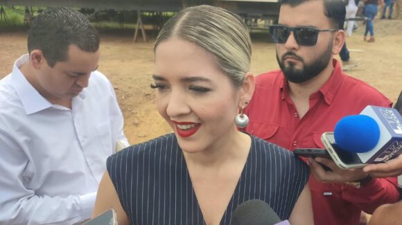 ‘Estoy enfocada en servir a los mazatlecos’; sin definirse Estrella Palacios para jugar por la Coordinación Municipal de la 4T en Mazatlán