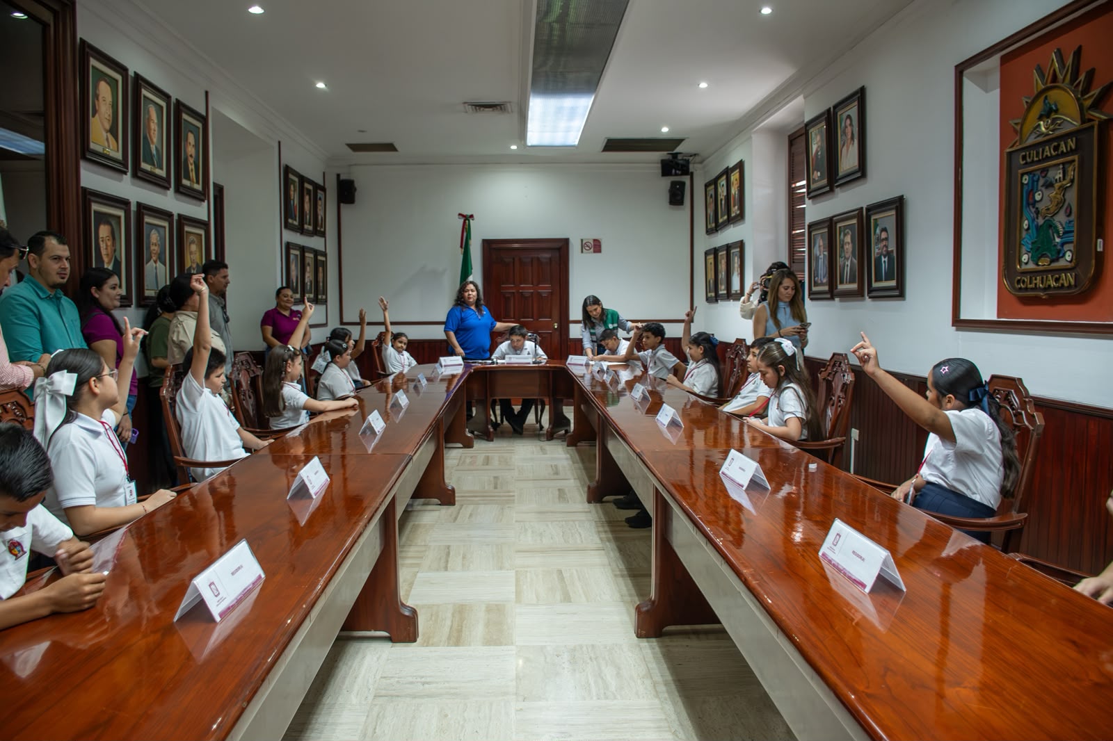 Estudiantes visitan el Ayuntamiento de Culiacán