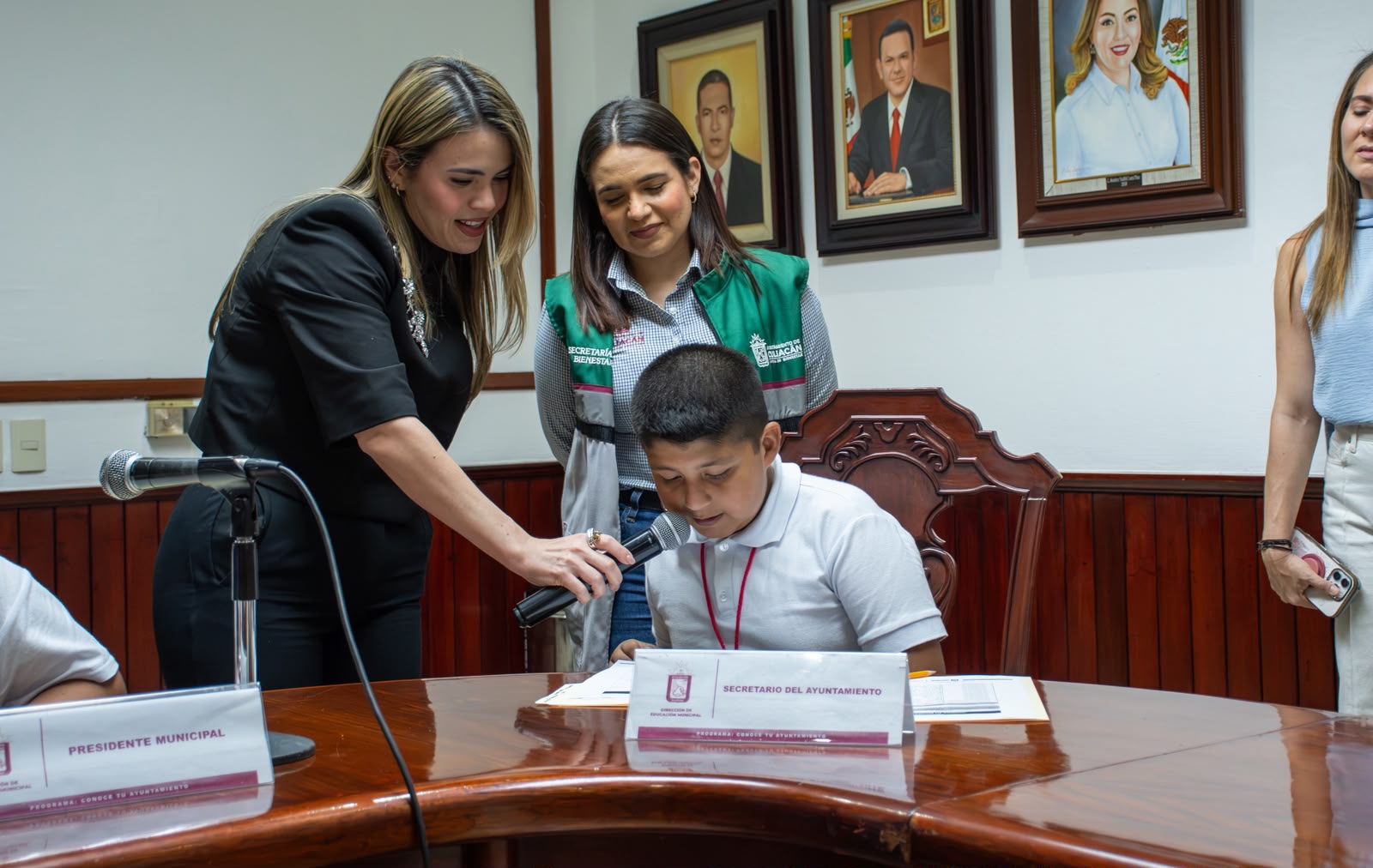 Estudiantes visitan el Ayuntamiento de Culiacán