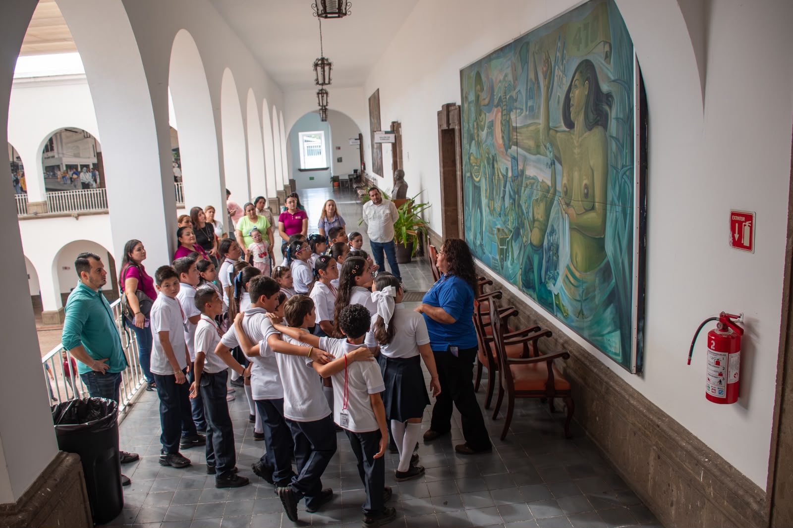 Estudiantes visitan el Ayuntamiento de Culiacán