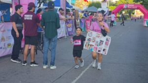De la quimioterapia a la meta de la Carrera Rosa Delia Barraza 2026: Etsi Arcos, una campeona de la vida