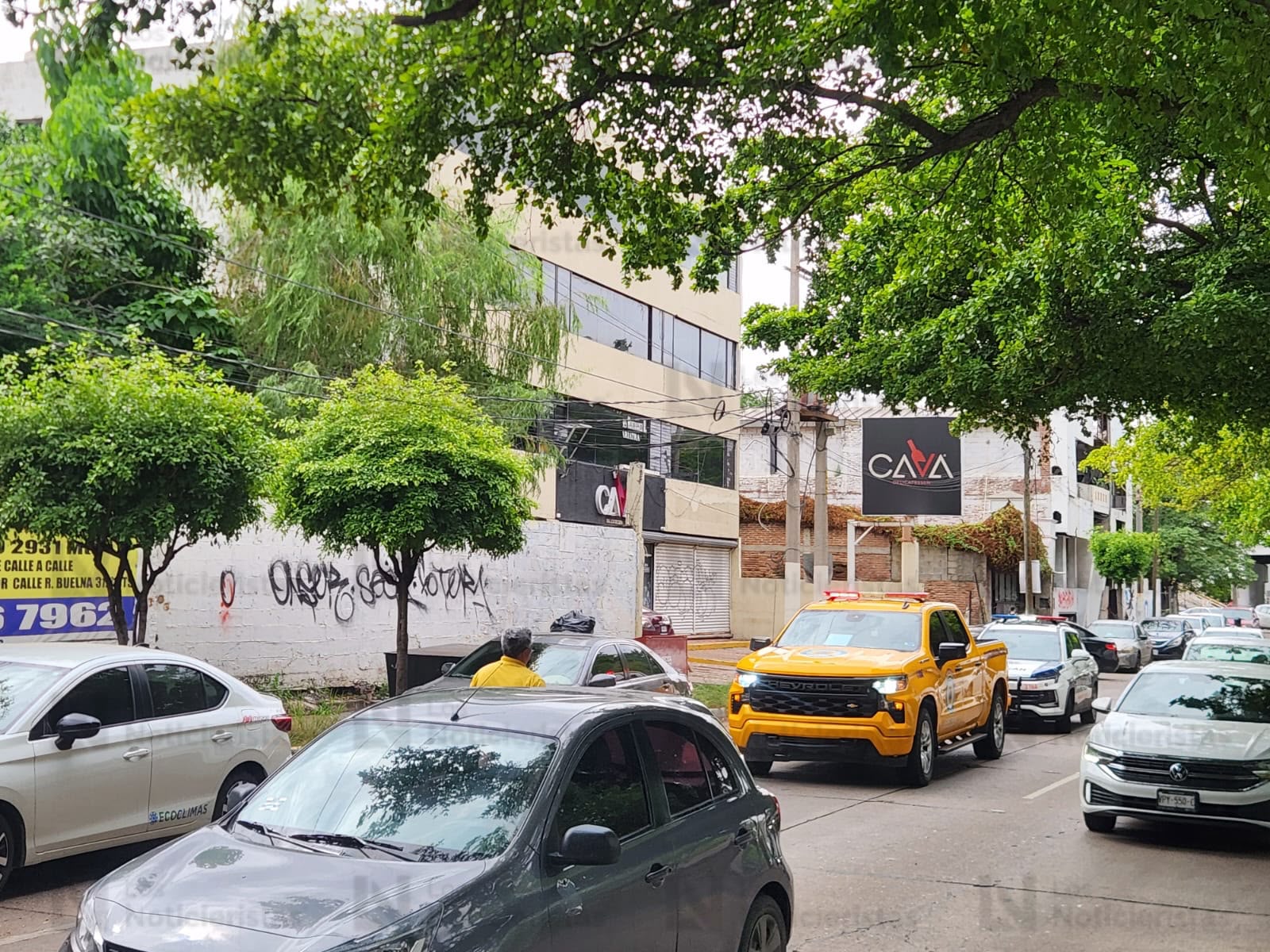 Evacuan a 123 personas por fuga de gas LP en edificio ubicado sobre el malecón viejo en Culiacán
