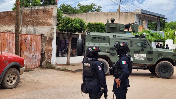 Atacan a balazos a motociclista y las autoridades detienen a tres presuntos agresores en Los Mezcales de Culiacán, Sinaloa