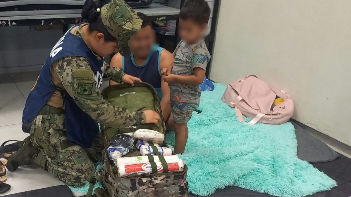 evacuaciones en zonas costeras de mazatlan ante huracan simon familia
