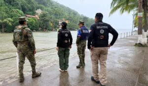 ‘Simón’ pone en marcha evacuaciones preventivas y limpieza de zonas costeras en el Pacífico