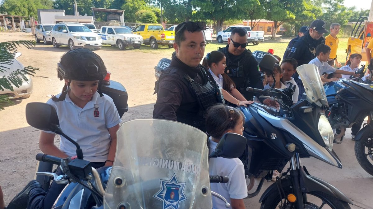 feria educativa en salvador alvarado policias