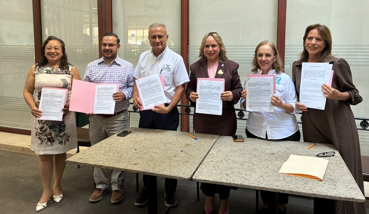 Ammje Los Mochis firma convenios para diagnósticos del cáncer de mama