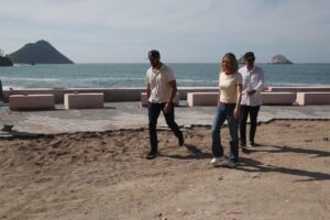 Fuerte oleaje mantiene en espera reparaciones en el Malecón de Mazatlán