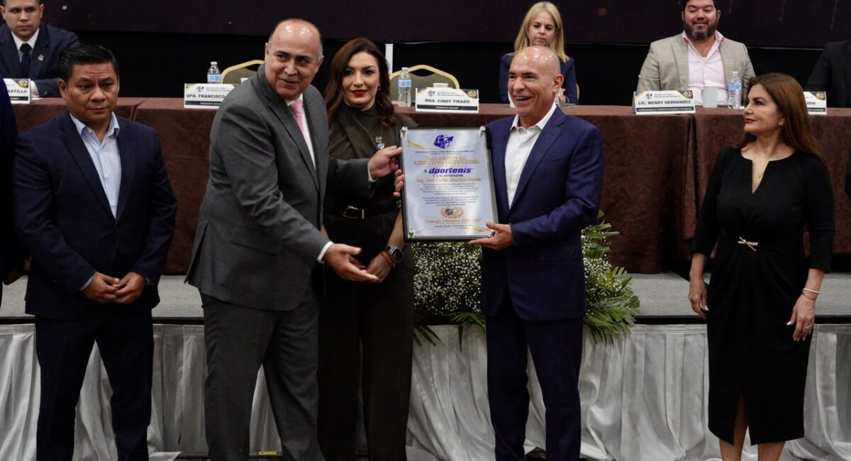 Dportenis recibe Galardón Nacional al Ejecutivo Distinguido en Mazatlán, Sinaloa