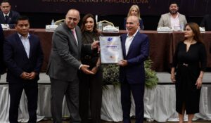 Dportenis recibe Galardón Nacional al Ejecutivo Distinguido en Mazatlán, Sinaloa