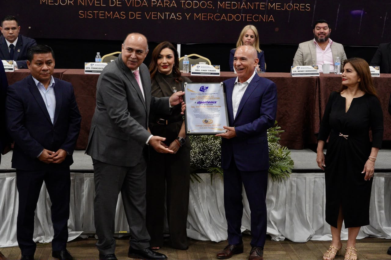Dportenis recibe Galardón Nacional al Ejecutivo Distinguido en Mazatlán, Sinaloa
