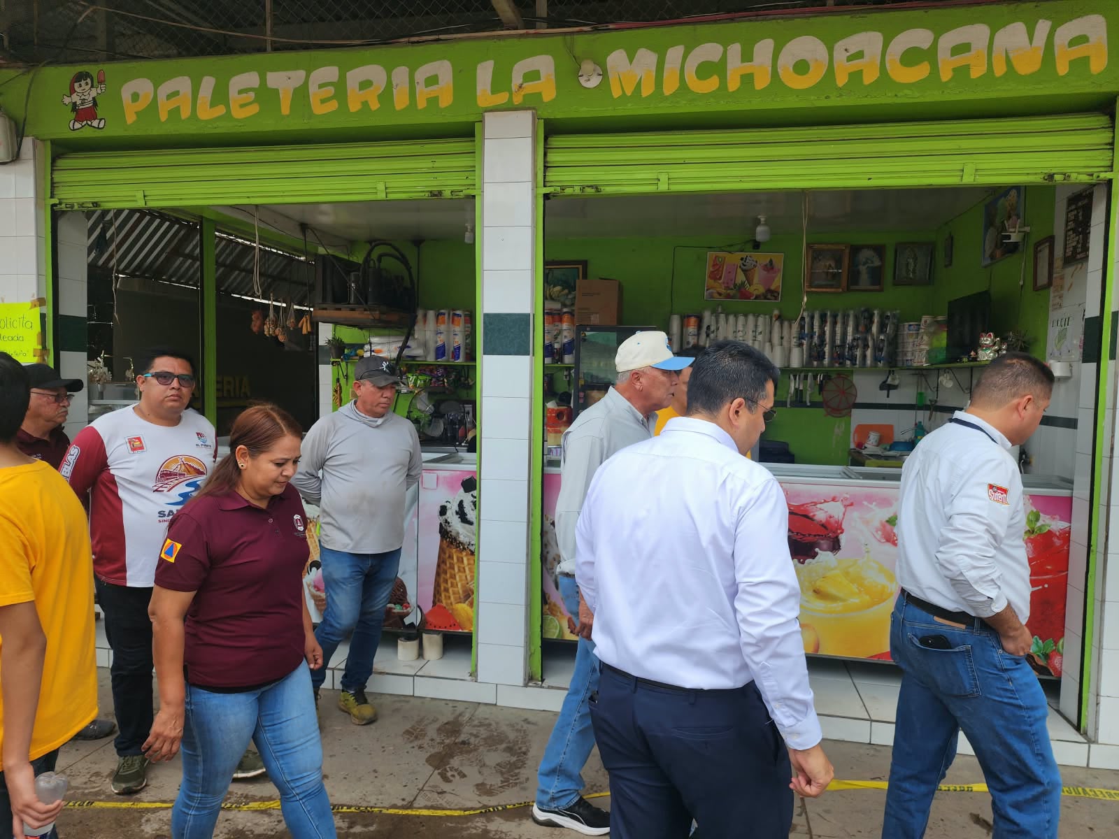 Gildardo Leyva acude al mercado de San Blas, en El Fuerte, tras incendio
