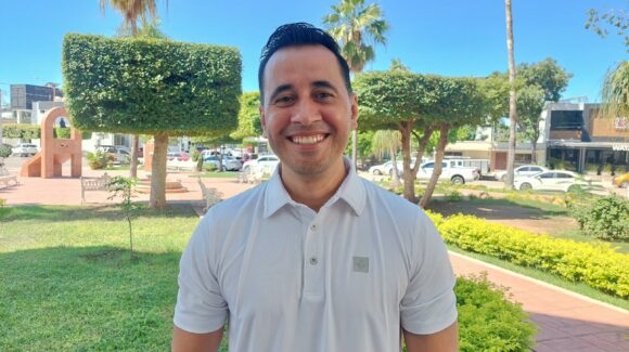 Geovanni Ochoa se registra para buscar la Coordinación Municipal de Morena en Salvador Alvarado, Sinaloa