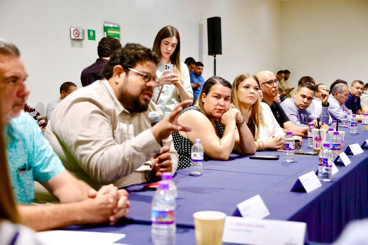 Graciela Domínguez sostiene encuentro con restauranteros en Mazatlán