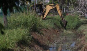 Suman 58 kilómetros de limpieza en canales pluviales de Mazatlán, Sinaloa, para prevenir inundaciones