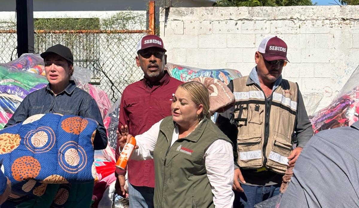 Gobierno del Estado lleva apoyos a familias de Paredones, en Ahome