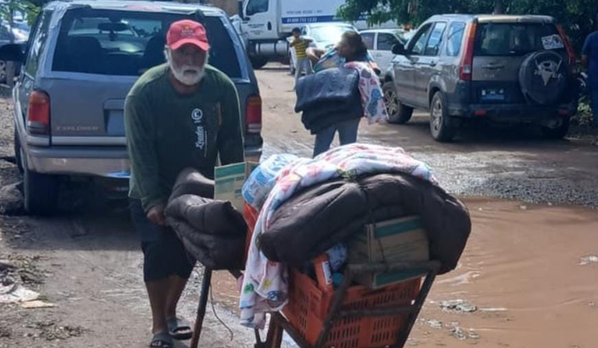 Gobierno del Estado lleva apoyos a familias de Paredones, en Ahome