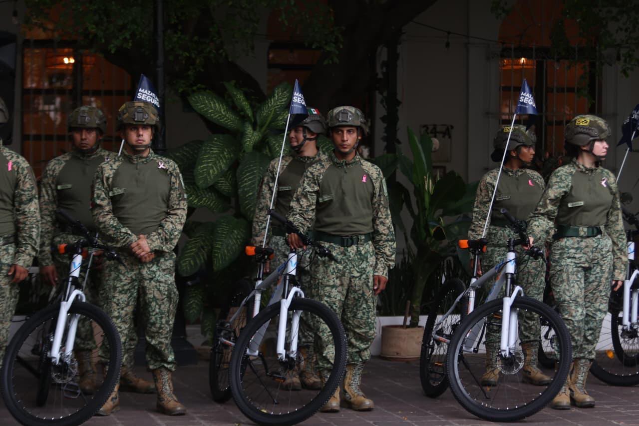 Gobierno de Mazatlán entrega 50 bicicletas a Defensa y Guardia Nacional