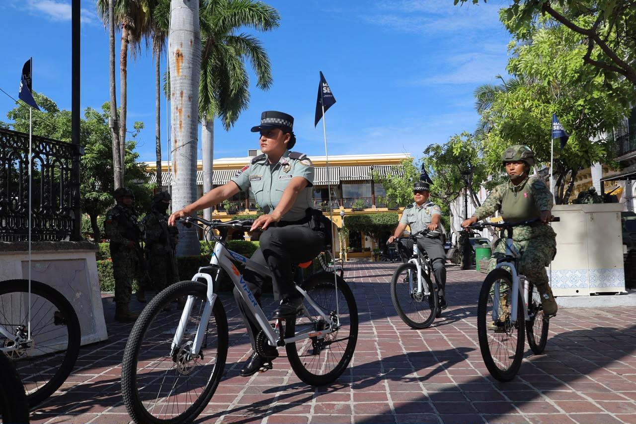 Gobierno de Mazatlán entrega 50 bicicletas a Defensa y Guardia Nacional