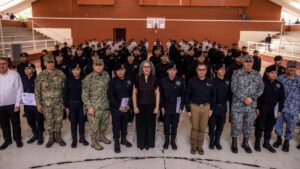 graciela dominguez reconoce a elementos del goes y policias de proximidad
