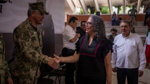 graciela dominguez reconoce a elementos del goes y policias de proximidad gobernadora
