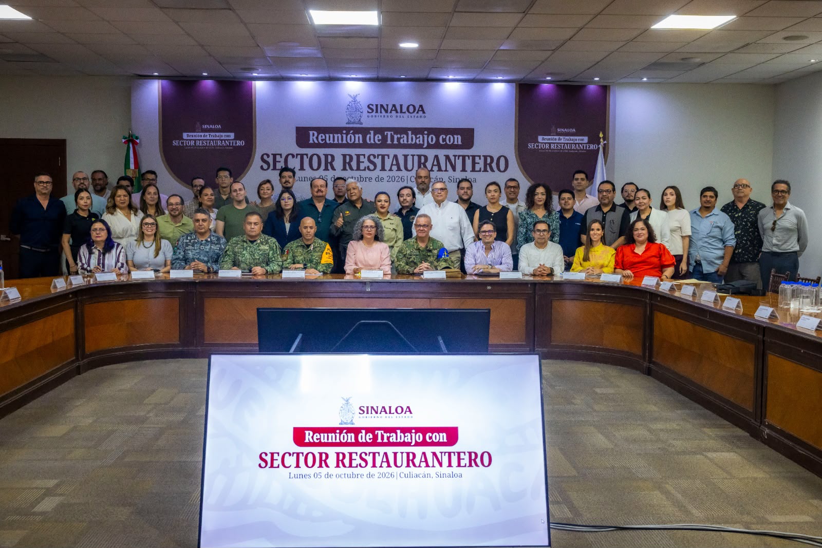 Graciela Domínguez se reúne con empresarios restauranteros de Culiacán