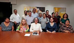 Gobernadora Graciela Domínguez Nava se reúne con jubilados de la UAS y recibe pliego petitorio