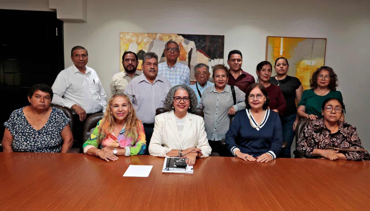 Graciela Domínguez se reúne con la Asociación de Jubilados de la UAS, A. C.