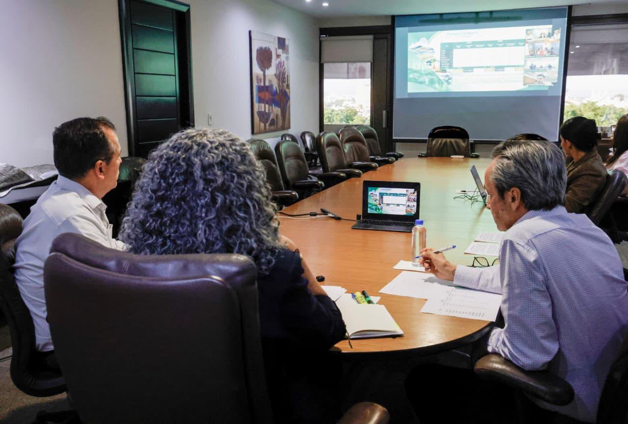 Graciela Domínguez sostiene reunión para la ampliación de la energía eléctrica en Sinaloa