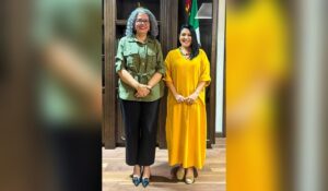Gobernadora Graciela Domínguez recibe a Yoneida Gámez, de Choix, la única alcaldesa de oposición en Sinaloa