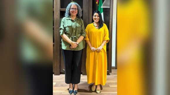 Gobernadora Graciela Domínguez recibe a Yoneida Gámez, de Choix, la única alcaldesa de oposición en Sinaloa