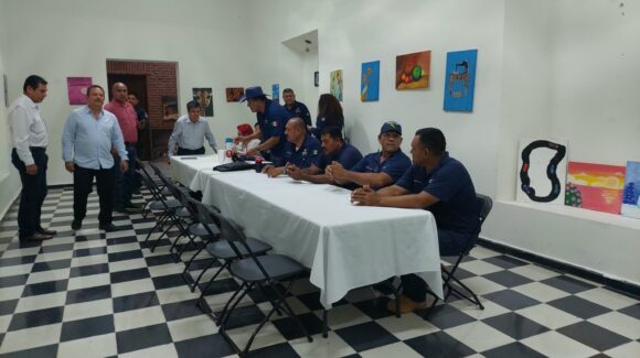 Guerreros Azules rechaza solo el 10% y pide cinco ascensos para destrabar toma del Ayuntamiento de Mocorito; aún no se llega a ningún acuerdo