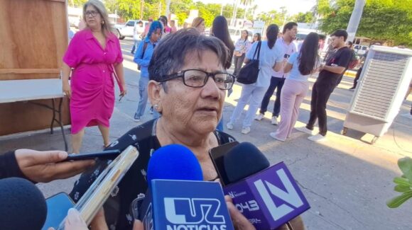 “Mi familia se accidentó por los baches hace un año y están sin arreglar la carretera en Bachomobampo”: relata Guillermina