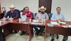 ¡Firmes! Refuerzan coordinación contra el gusano barrenador de la Secretaría de Salud con el sector ganadero de Sinaloa
