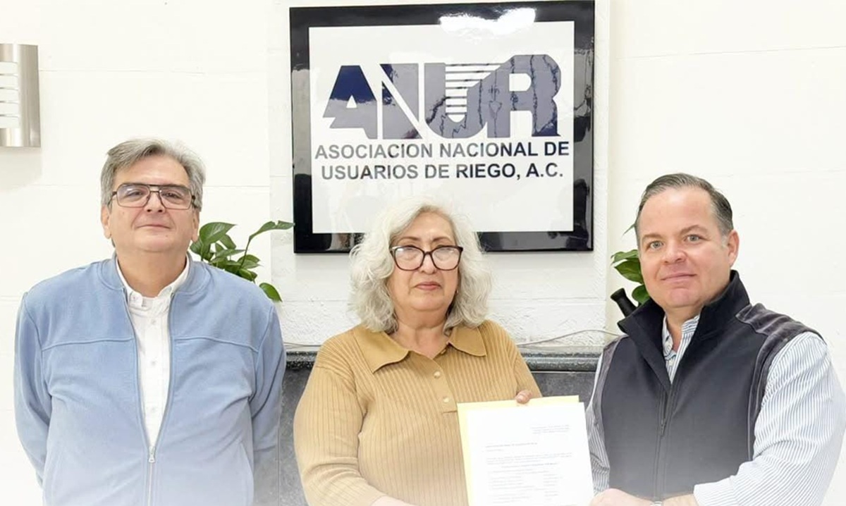 Gustavo Rojo Plascencia se registra para la dirigir la ANUR