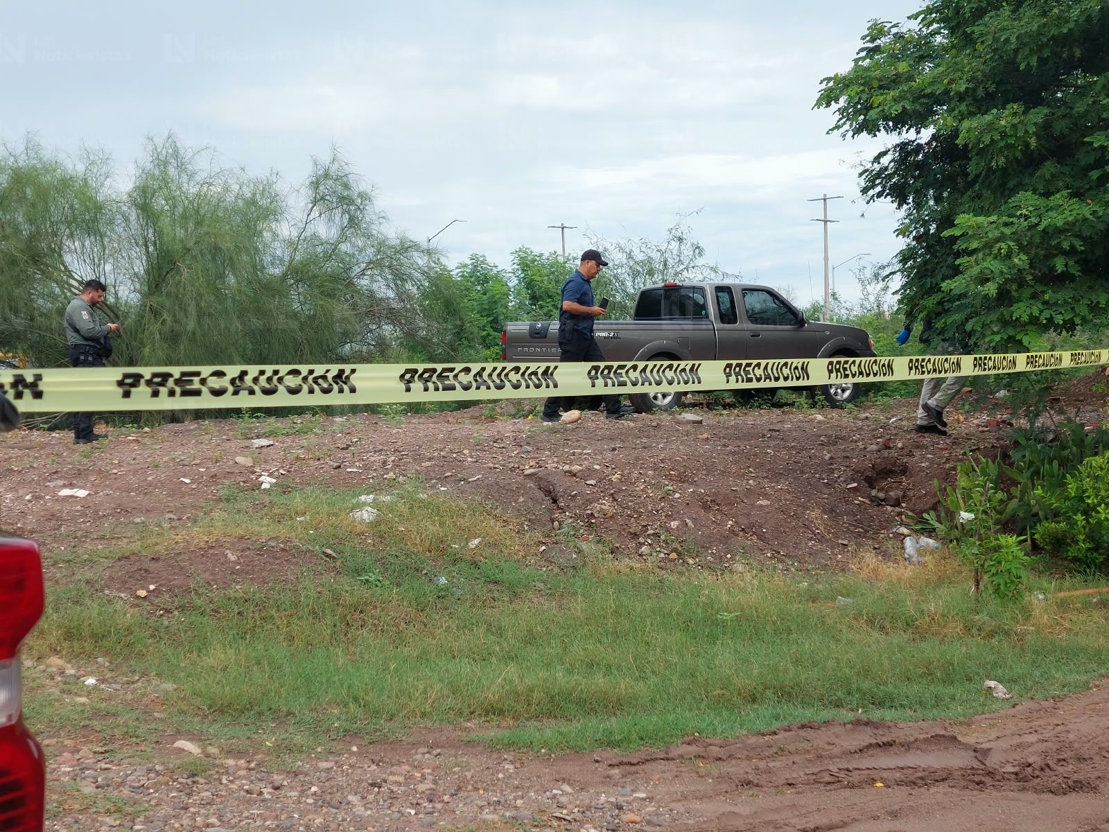 Localizan a hombre sin vida dentro de camioneta en Guamúchil
