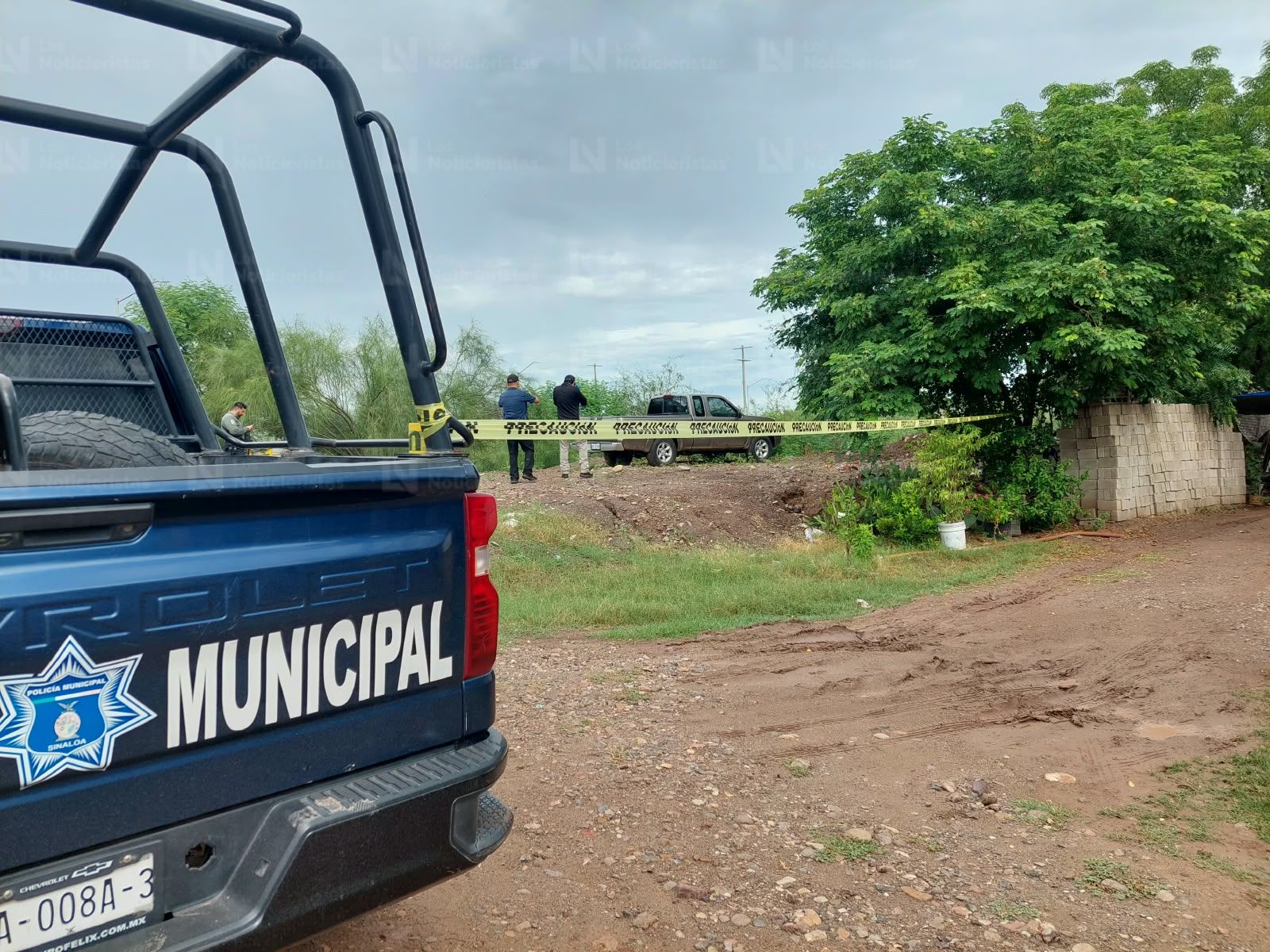 Localizan a hombre sin vida dentro de camioneta en Guamúchil