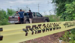 Localizan a hombre sin vida dentro de camioneta en la colonia Pedro Infante, en Guamúchil